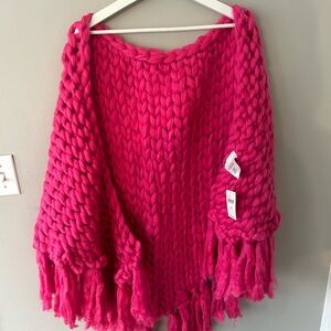 NWT Anthropologie chunky cable knit poncho shawl in fuschia pink